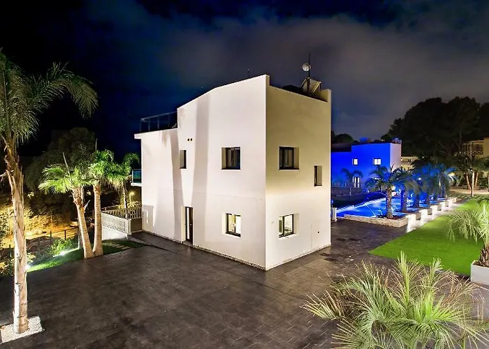 Calma Holiday Villas
